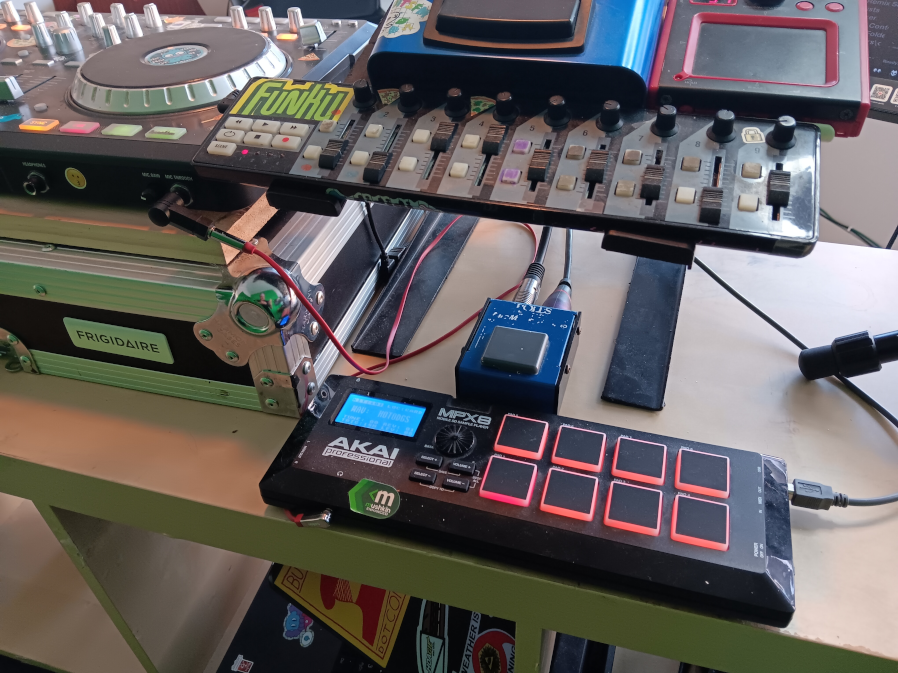 mic switch hiding underneath the mini kp and ve-1