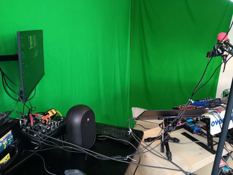 the two green screens meeting in the corner to create a continuous background